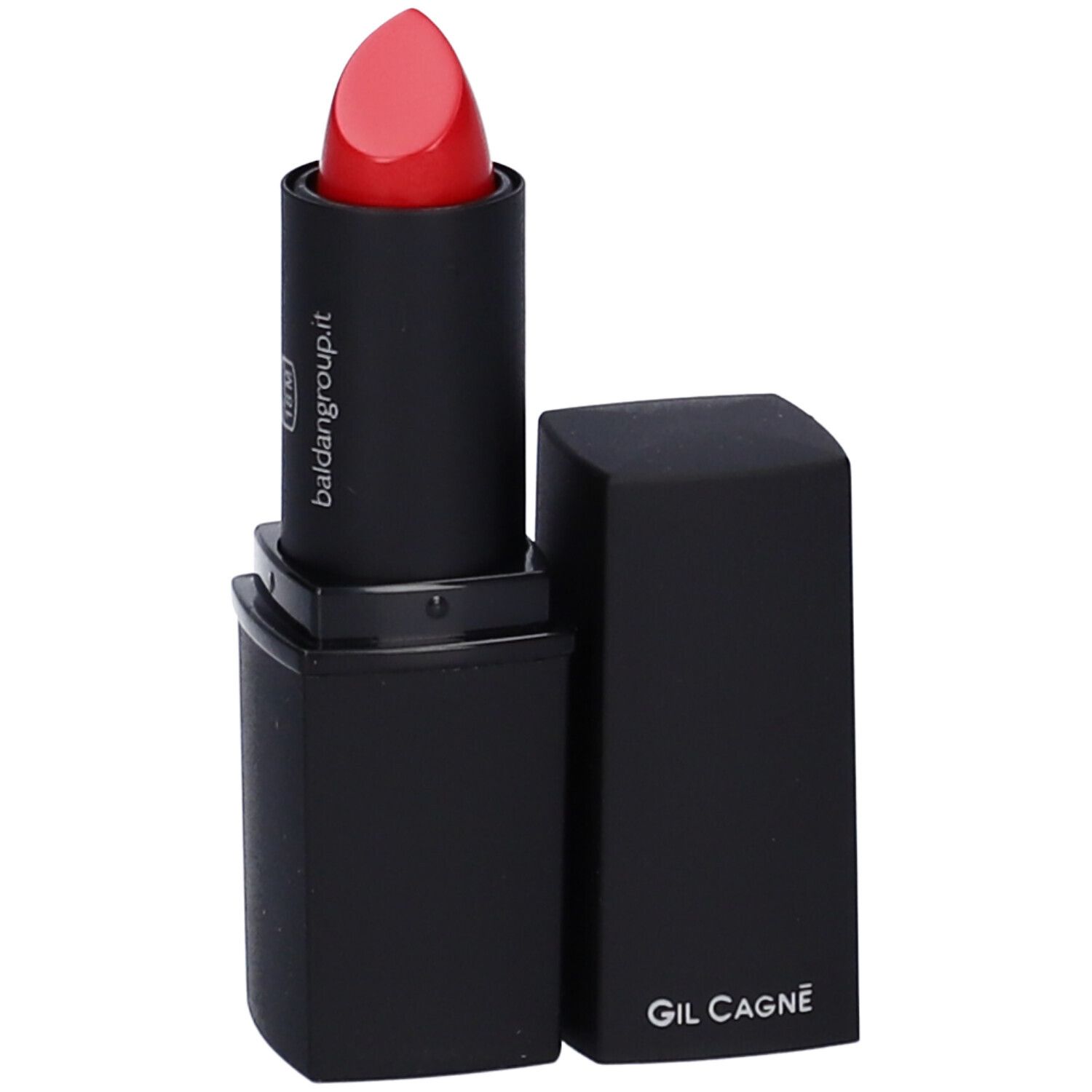 Rossetto rosso in contenitore nero. Aperto, stick visibile. Scritta: GIL CAGNÉ, baldangroup.it.