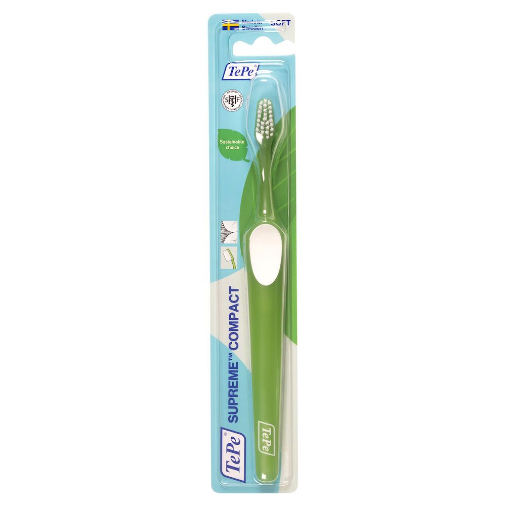 Spazzolino verde nella confezione. Scritta: SUPREME COMPACT. Marchio: TePe. Setole sostenibili.
