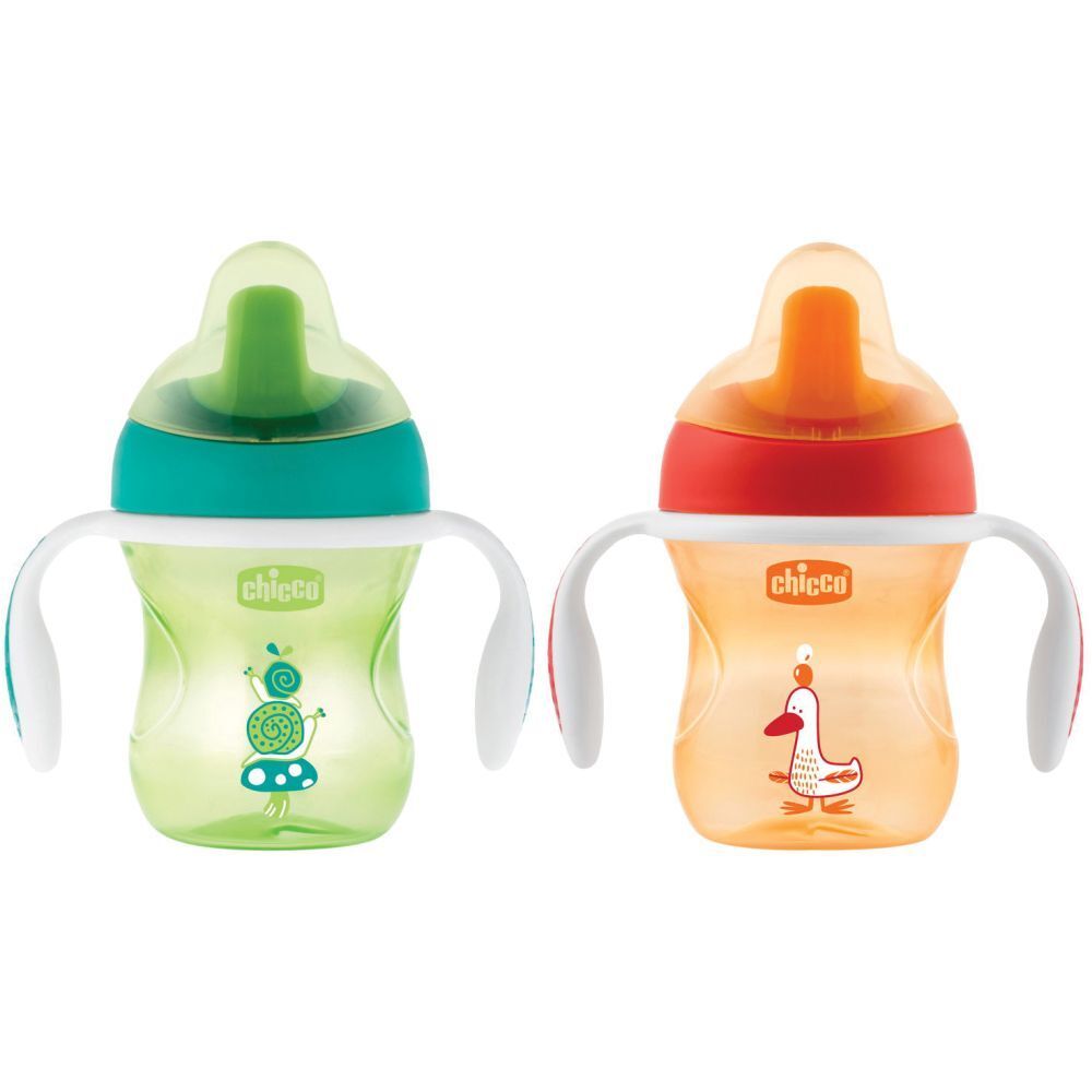 Due tazze per l'apprendimento per bambini con manici. Verde e arancione, motivi animali, logo visibile.