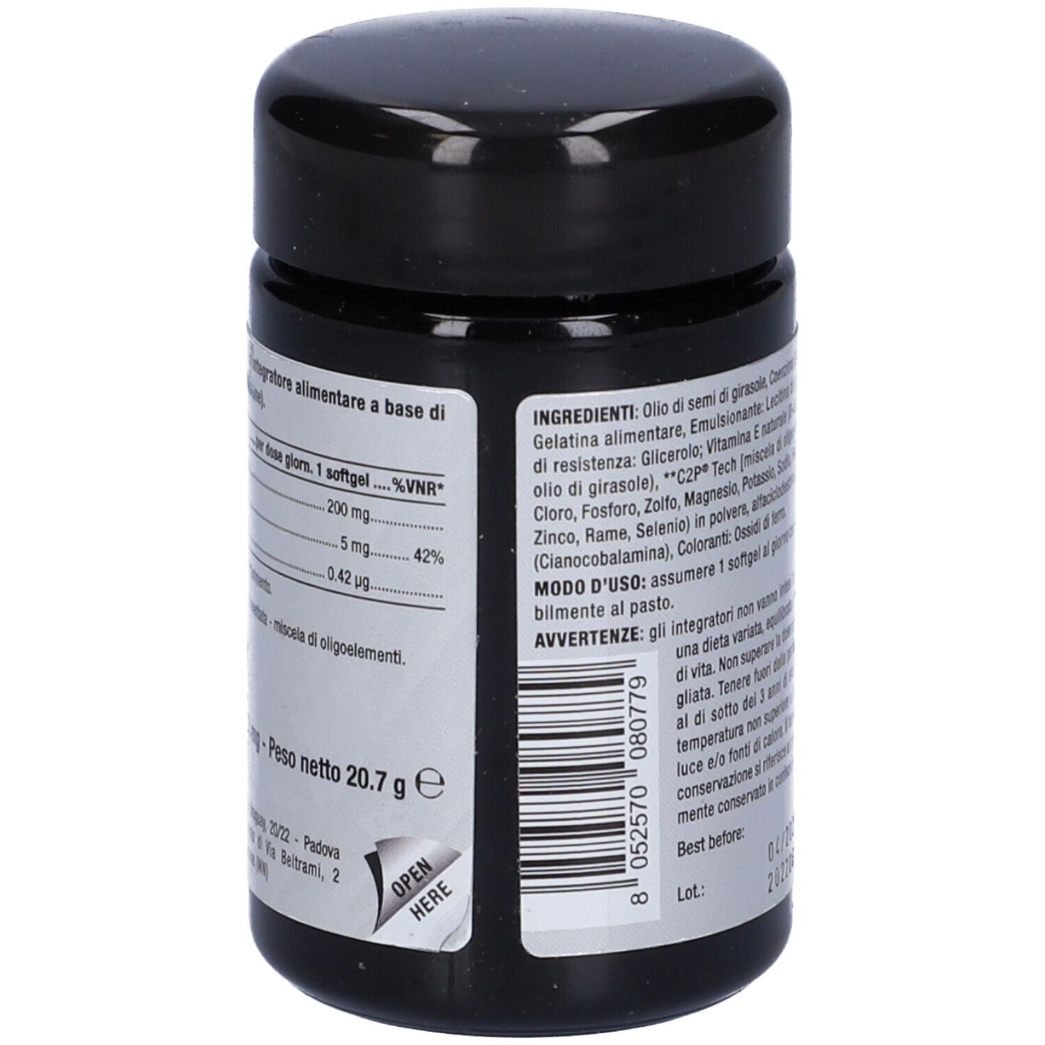 Barattolo nero con elenco ingredienti e informazioni nutrizionali. Scritta: Nutriva, Q10 PRO. 30 softgel. Data di scadenza.