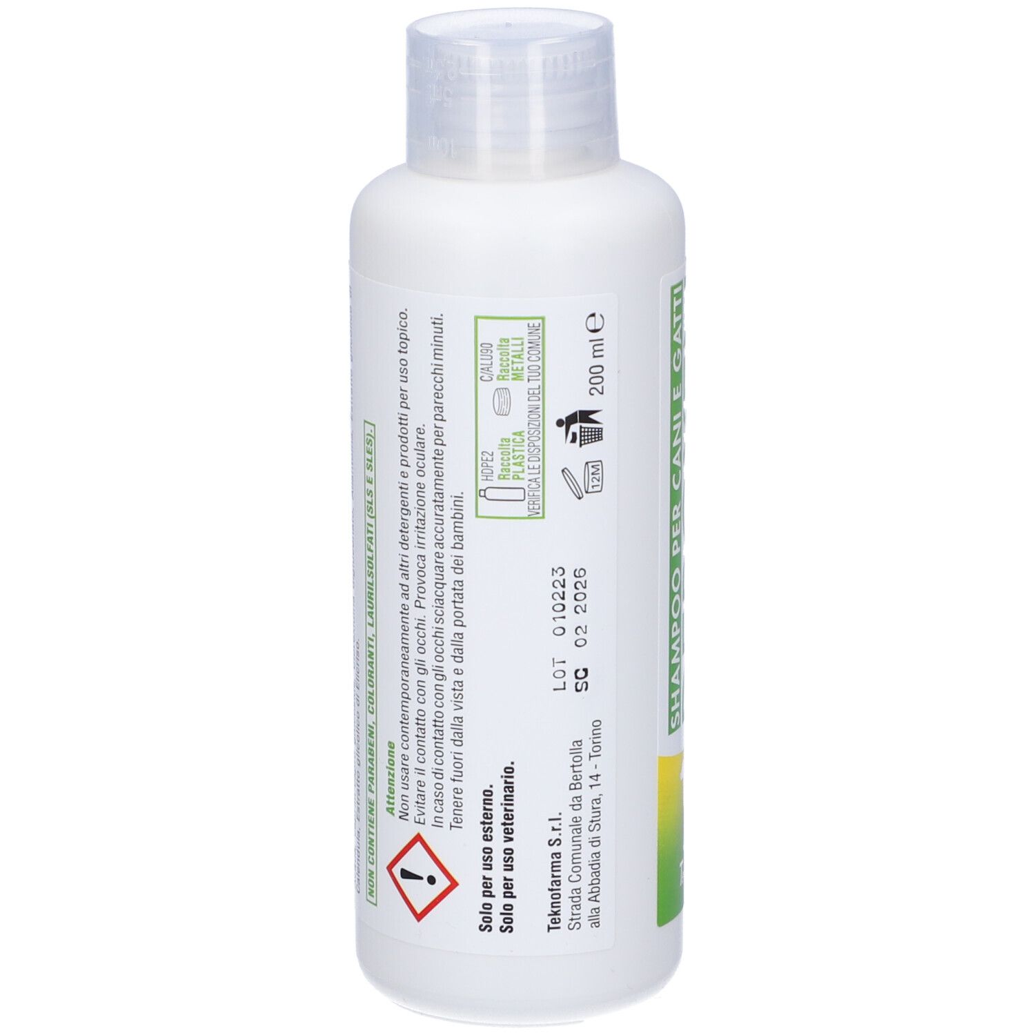 Retro di un flacone di shampoo bianco per cani e gatti. Con testo e loghi.