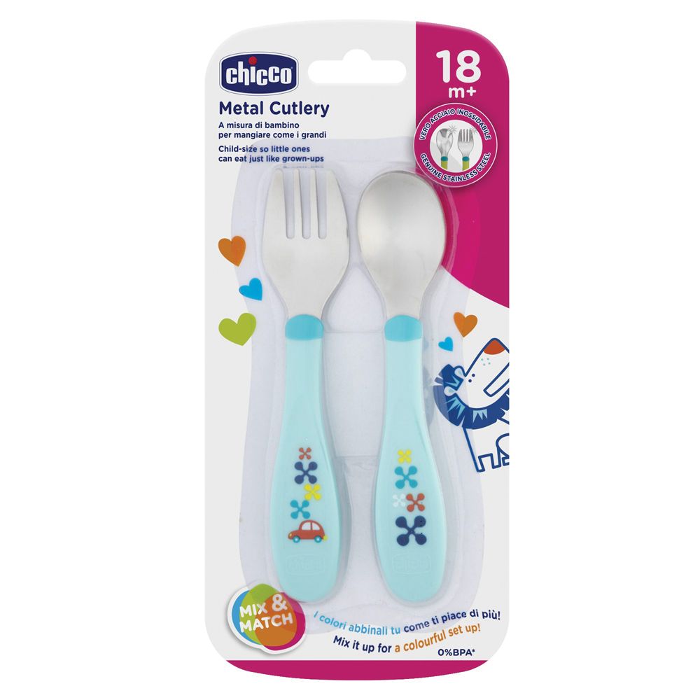 Set posate Chicco, forchetta e cucchiaio blu. Confezione con nome prodotto e indicazione età 18m+.