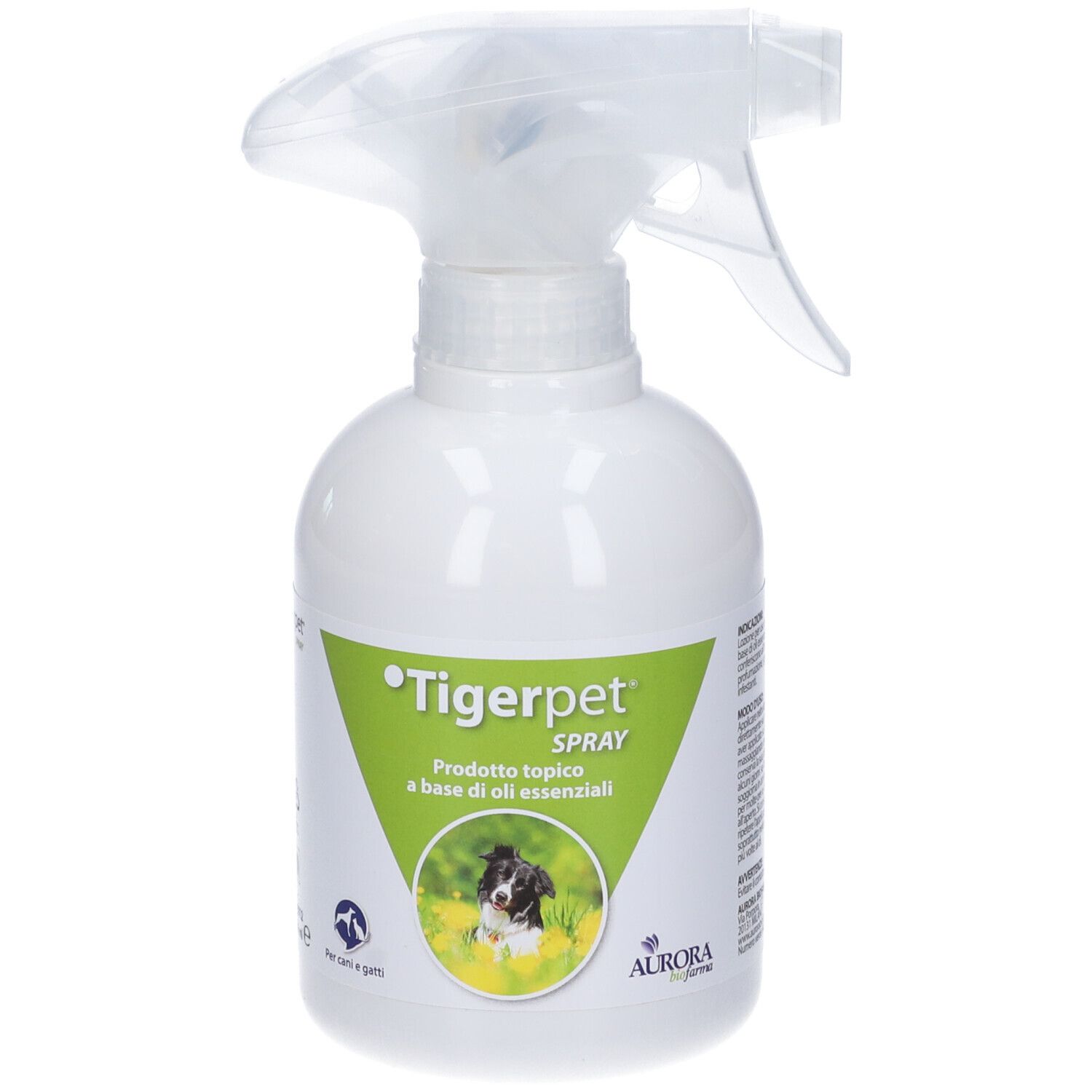 Flacone spray bianco con etichetta verde. Scritta: Tigerpet Spray. Immagine del prodotto con cane.