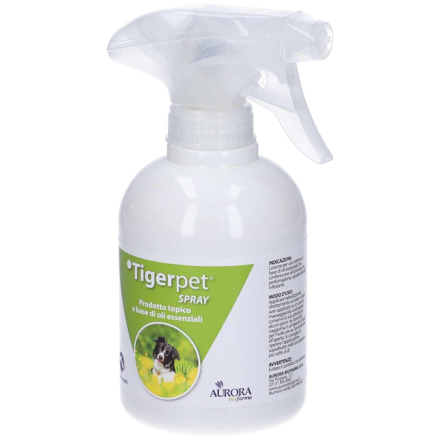 Flacone spray bianco con etichetta verde. Scritta: Tigerpet Spray. Immagine del prodotto con cane.