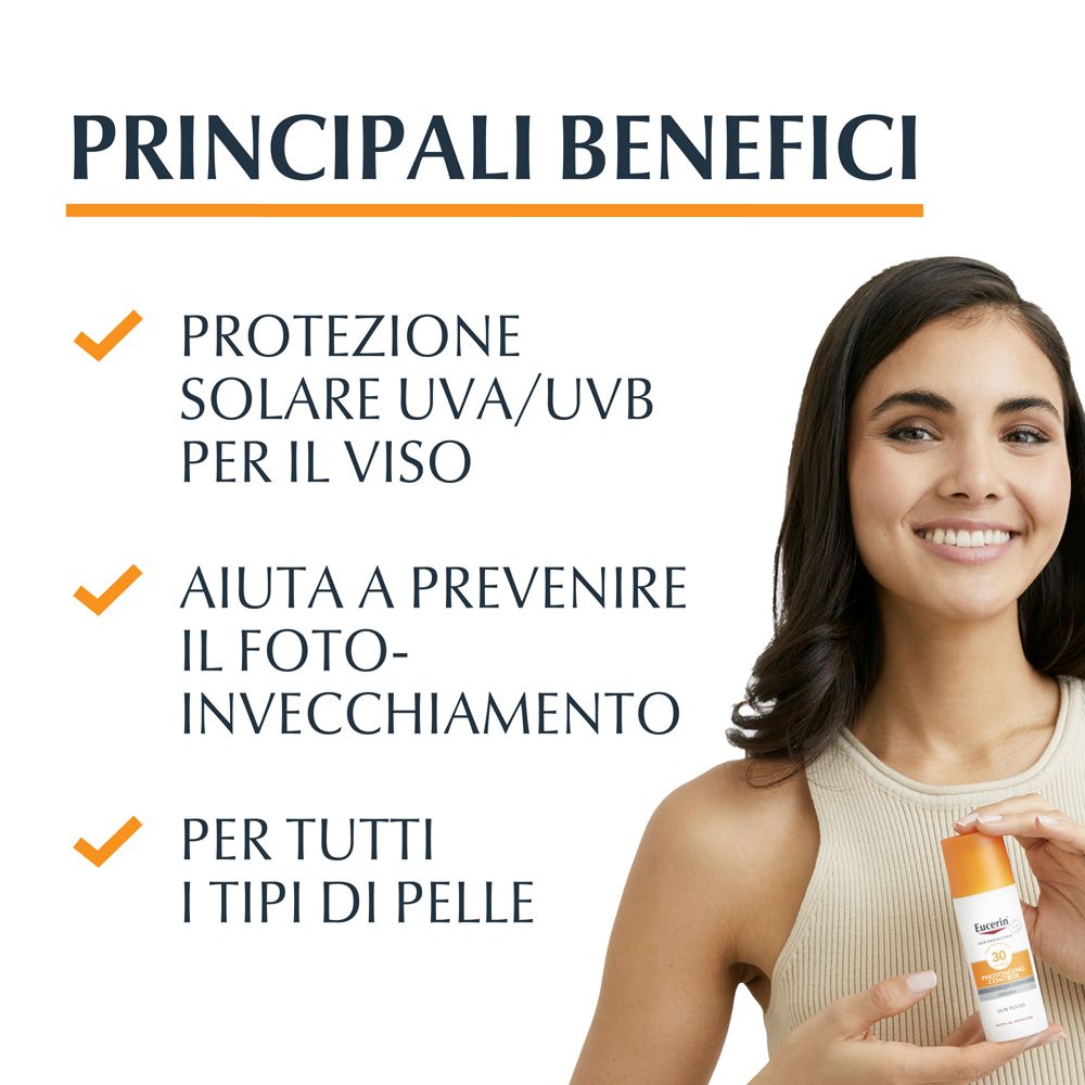 Donna con Eucerin Sun Photoaging Control. Testo: Protezione UVA/UVB, previene il foto-invecchiamento, per tutti i tipi di pelle.