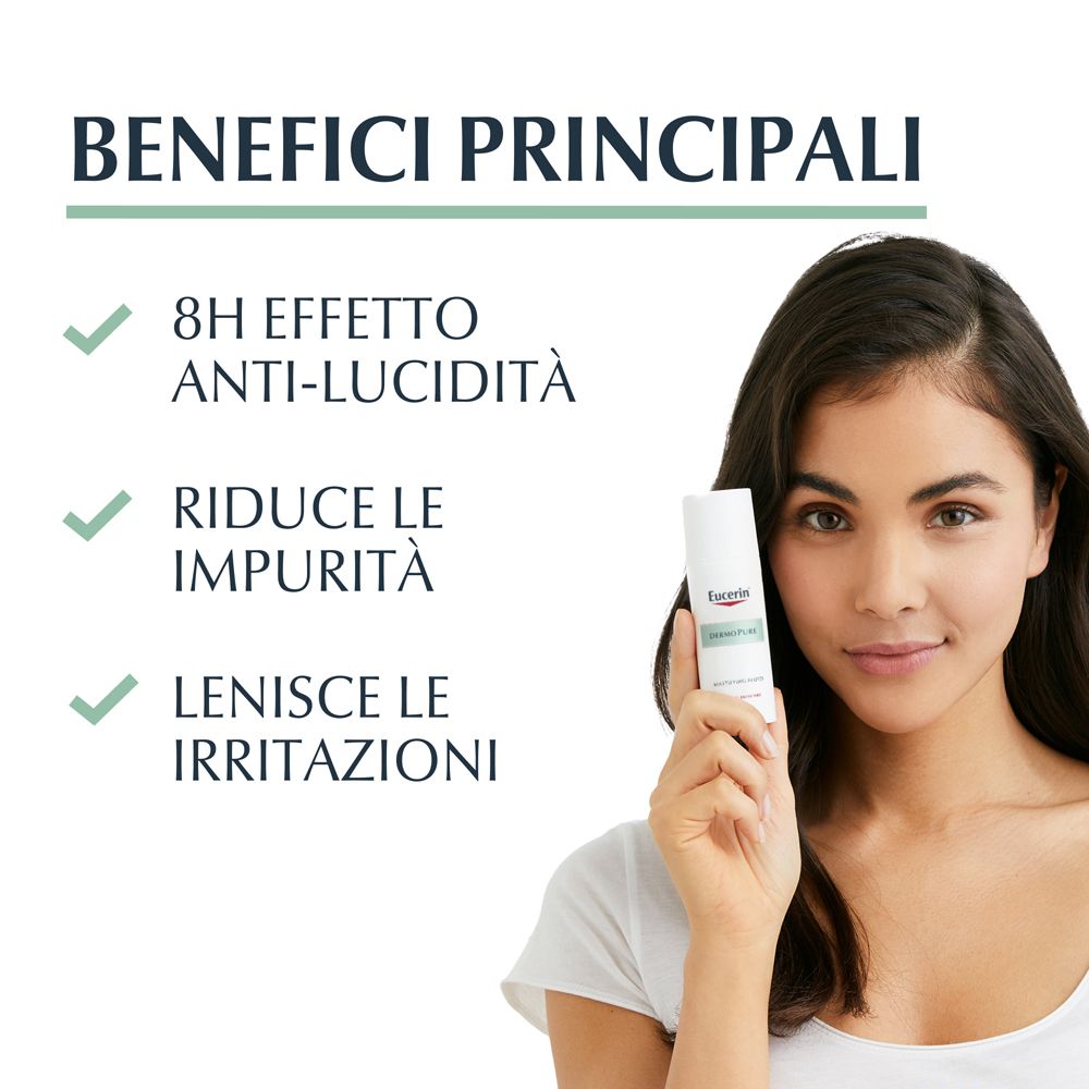 Una donna tiene in mano un flacone bianco. Sul flacone c'è scritto Eucerin. Testo: 8H effetto anti-lucidità, riduce le impurità, leviga le irritazioni.