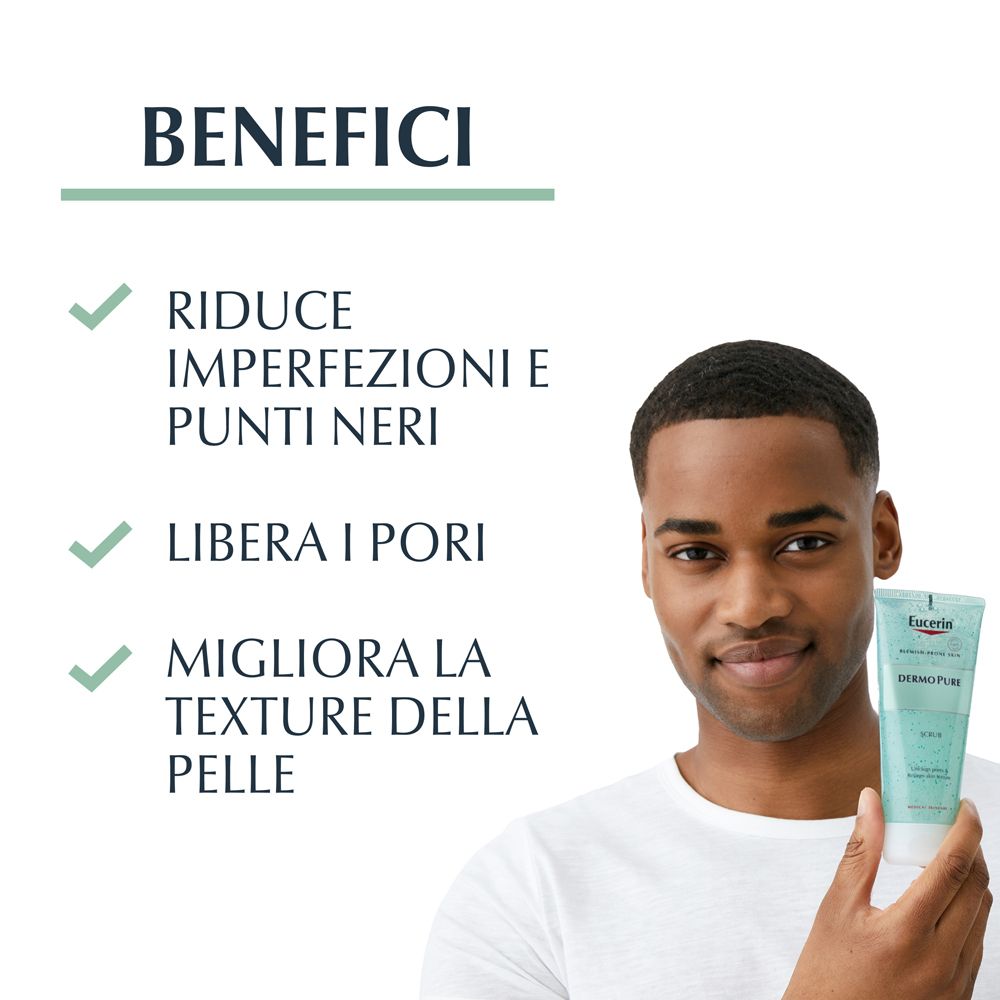 Uomo tiene Eucerin DermoPurifyer Oil Control Peeling. Testo: Riduce imperfezioni, libera i pori, migliora la pelle.