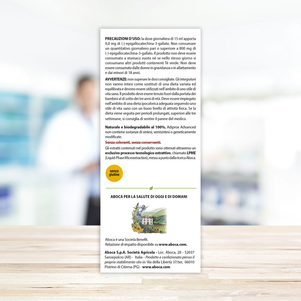 Rückseite der Produktverpackung. Text: Vorsichtsmaßnahmen, Informationen zu Aboca. Hintergrund: verschwommen.