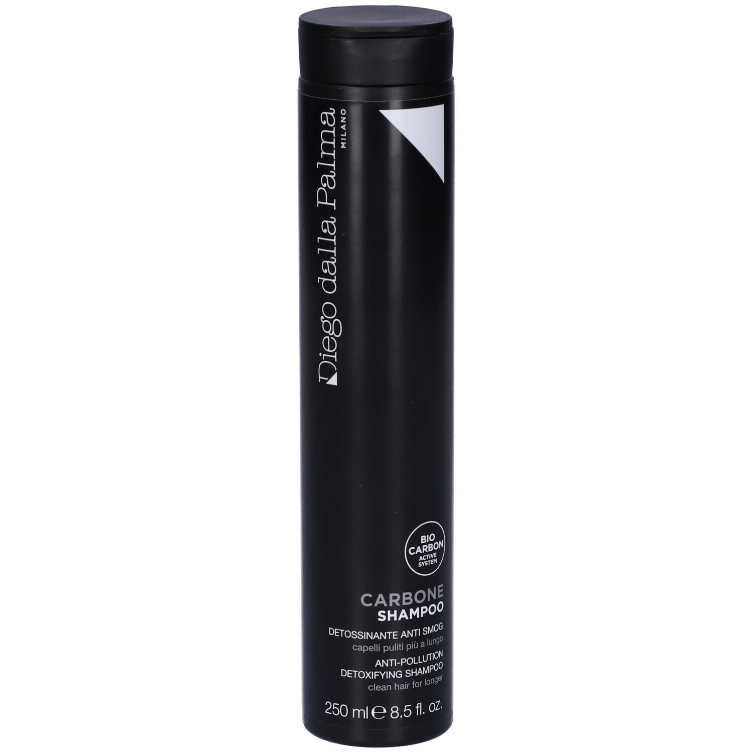 Flacone di shampoo nero. Scritte: Diego Dalla Palma, Carbone Shampoo, Anti-Smog, Detoxifying Shampoo.