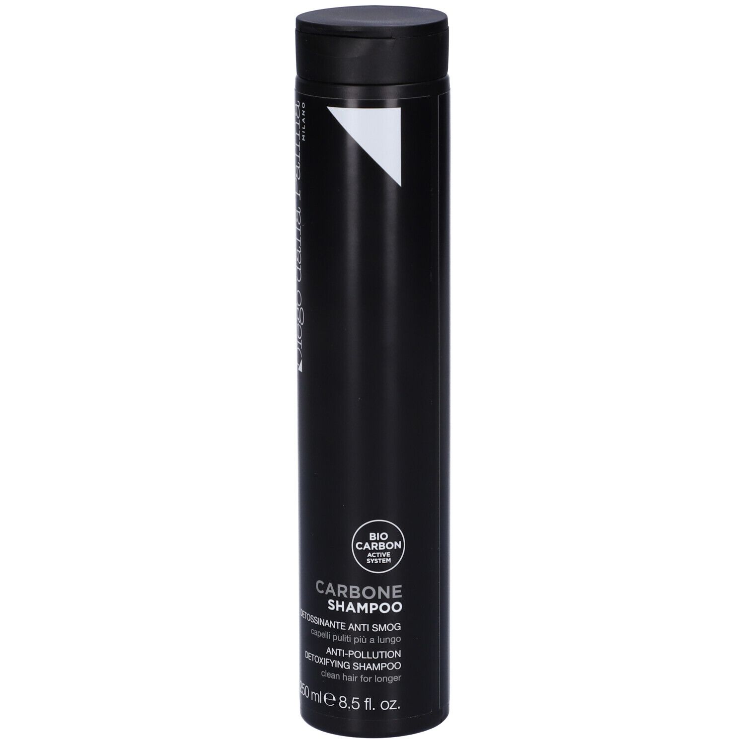 Flacone di shampoo nero. Scritte: Diego Dalla Palma, Carbone Shampoo, Anti-Smog, Detoxifying Shampoo.