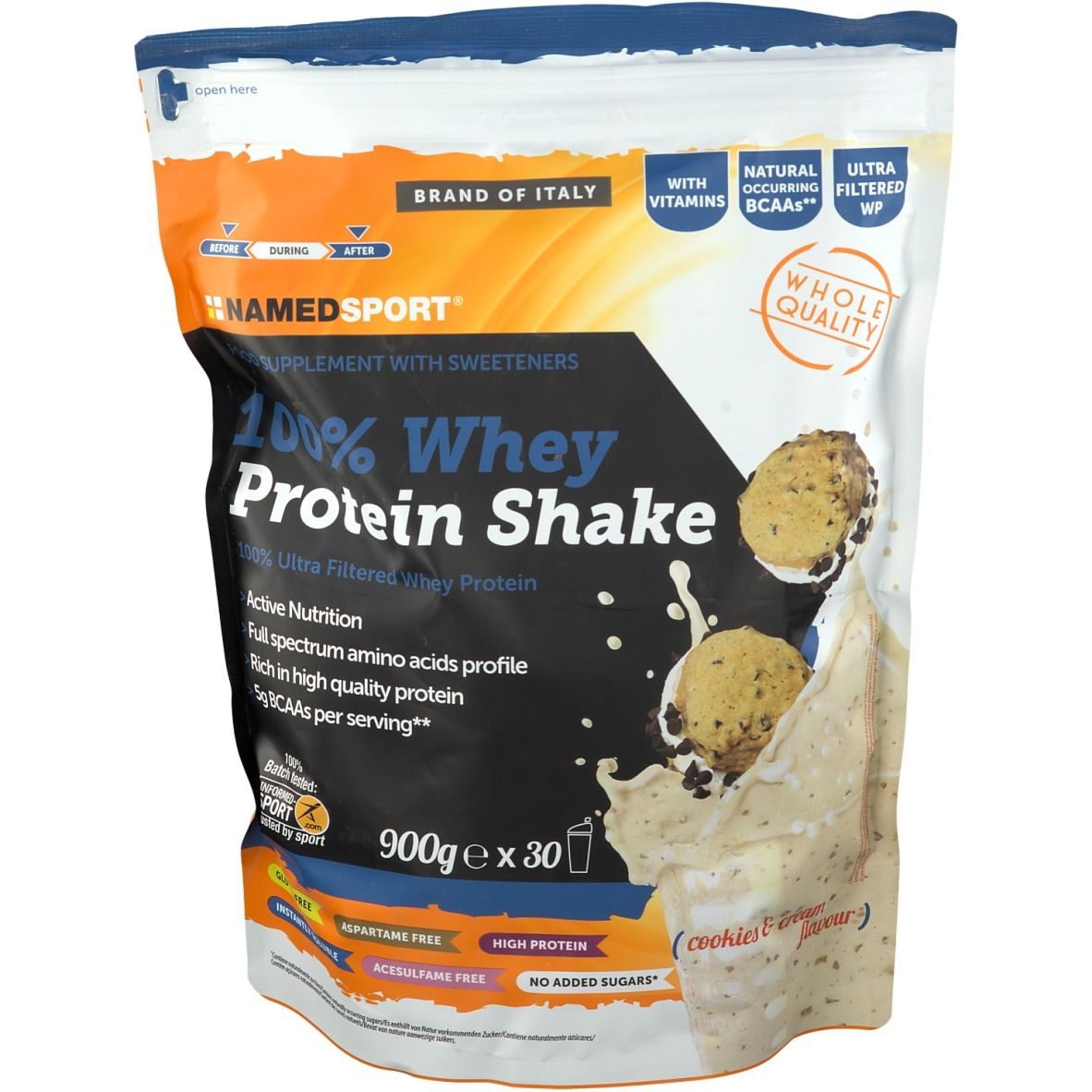Busta NAMEDSPORT® 100% Whey Protein Shake Cookies & Cream. Immagine e testo del prodotto su sfondo nero. 900g, 30 porzioni.