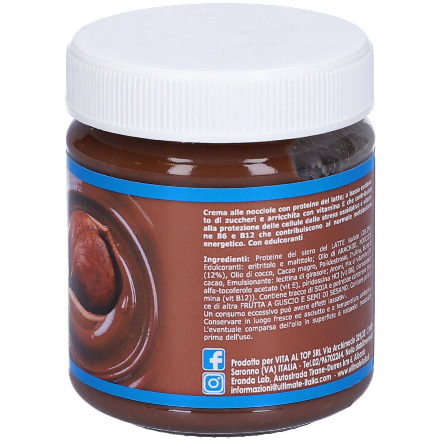 Retro del barattolo di crema proteica. Elenco ingredienti, informazioni nutrizionali, dati produttore e contatti.