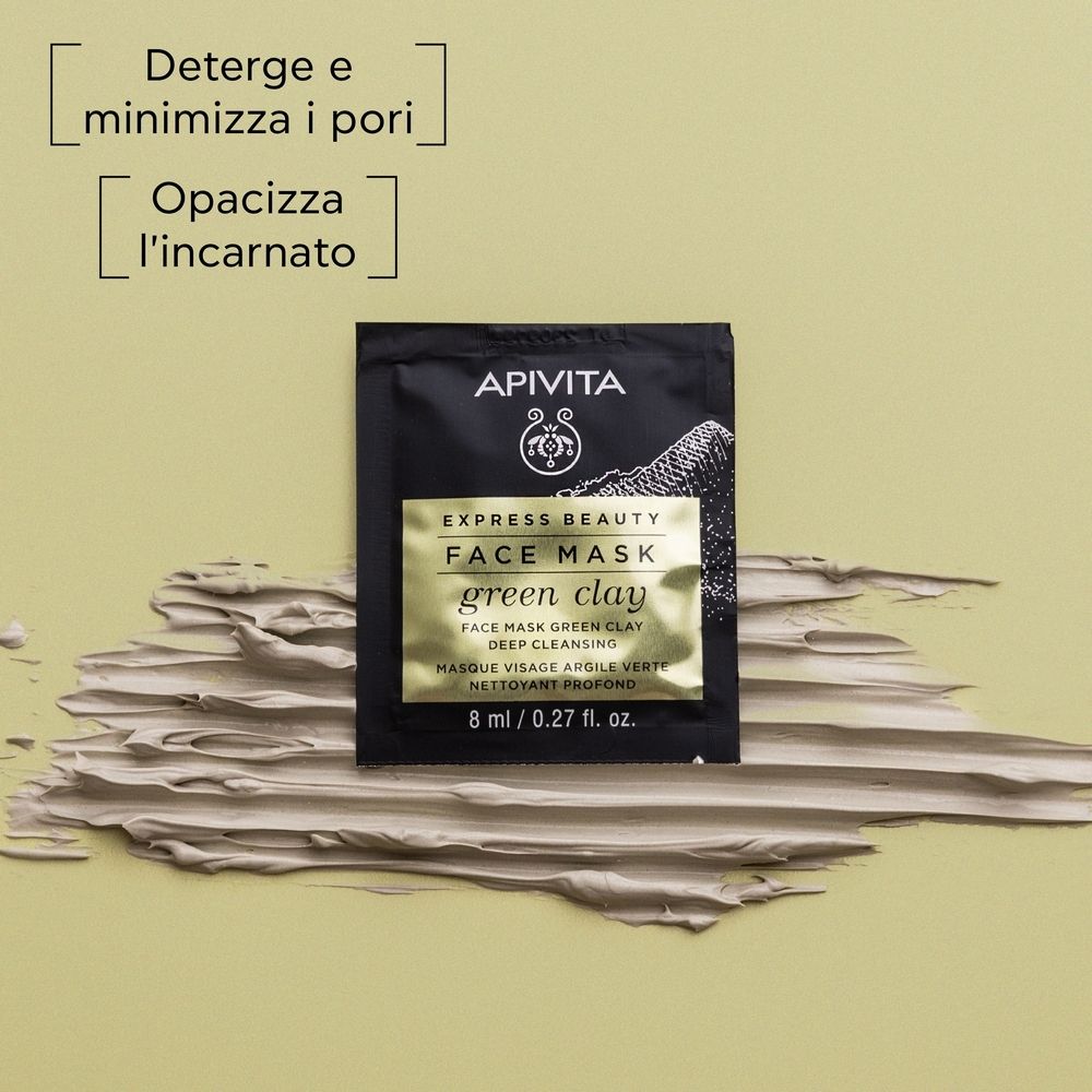 Una bustina nera con "EXPRESS BEAUTY FACE MASK green clay" su sfondo verde. Marchio APIVITA. 8 ml / 0.27 fl. oz.