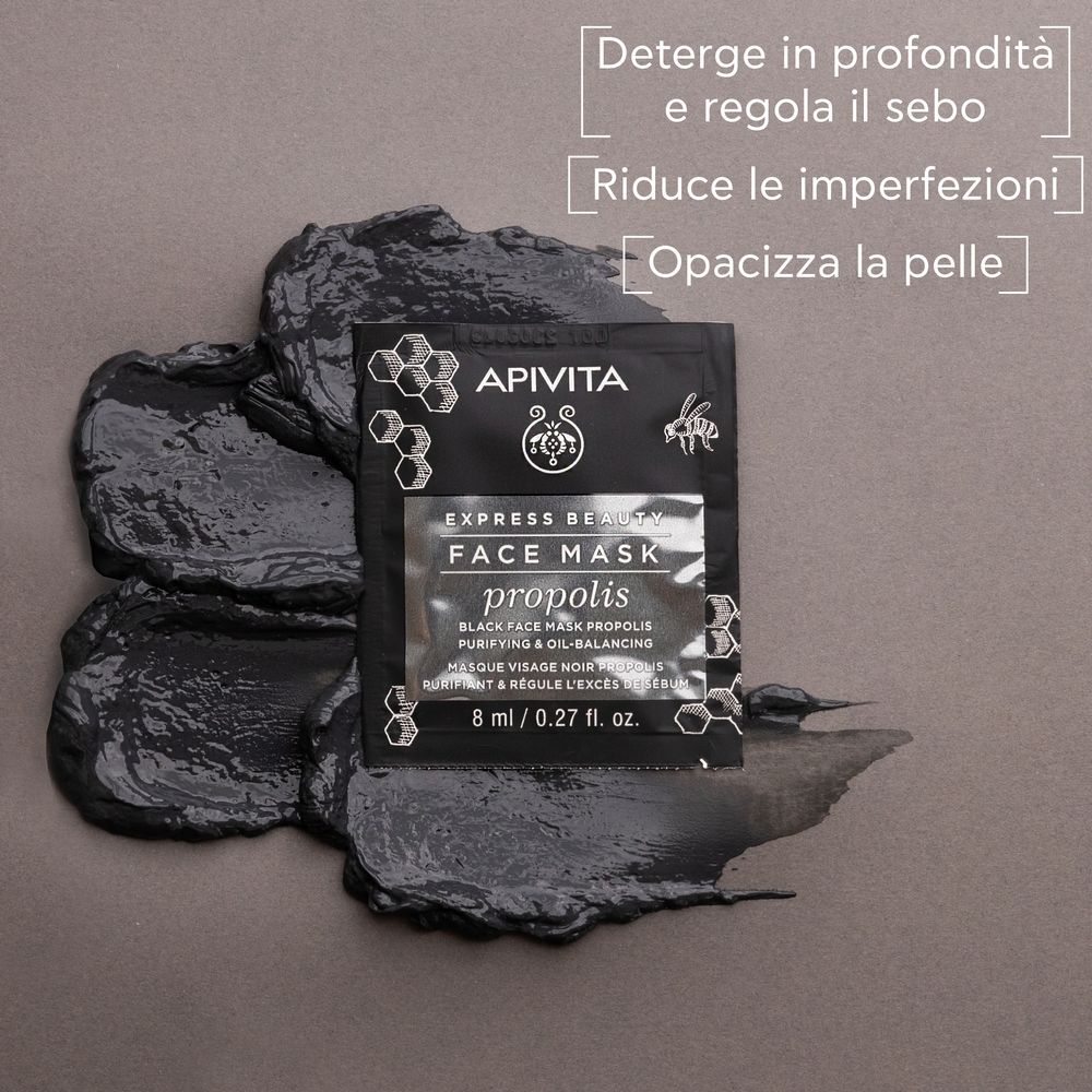 Schwarze Gesichtsmaske auf dunklem Untergrund. Text: APIVITA, EXPRESS BEAUTY FACE MASK Propolis, 8 ml / 0.27 fl. oz.