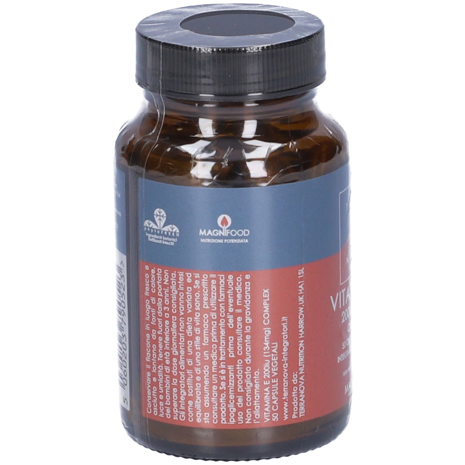 Flacone di vetro marrone con tappo nero. Etichetta con informazioni e testo. Marca: Terra Nova. Sigillo.