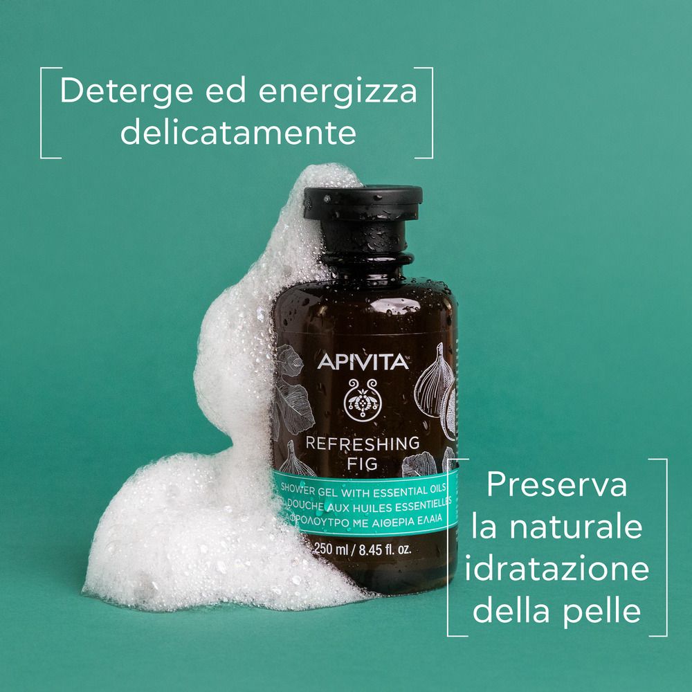 Flacone marrone con tappo nero, circondato da schiuma. Scritta: APIVITA Refreshing Fig. Testo multilingue.
