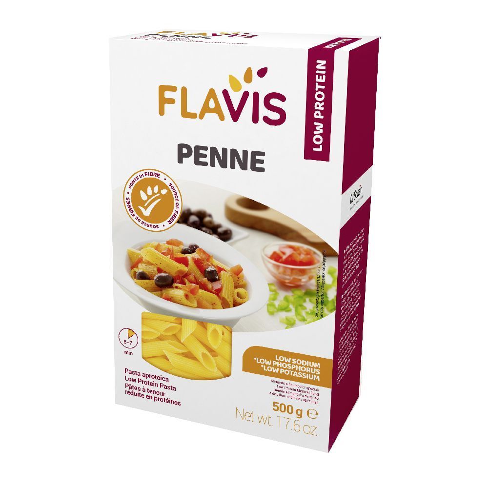 Confezione FLAVIS Penne. Scritta: Low Protein. Immagine di pasta penne con pomodori e olive. 500g.