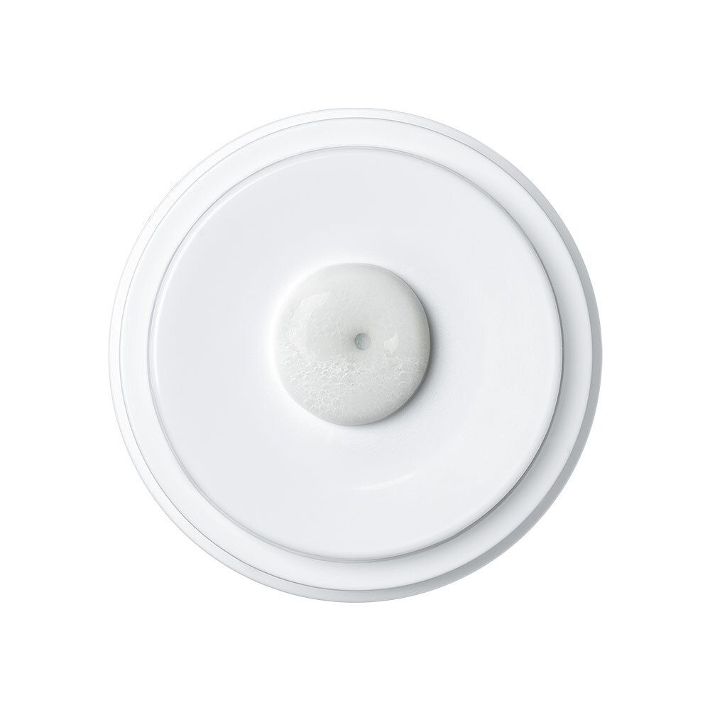 Produit blanc sur fond blanc. Disposition circulaire avec une dépression centrale.