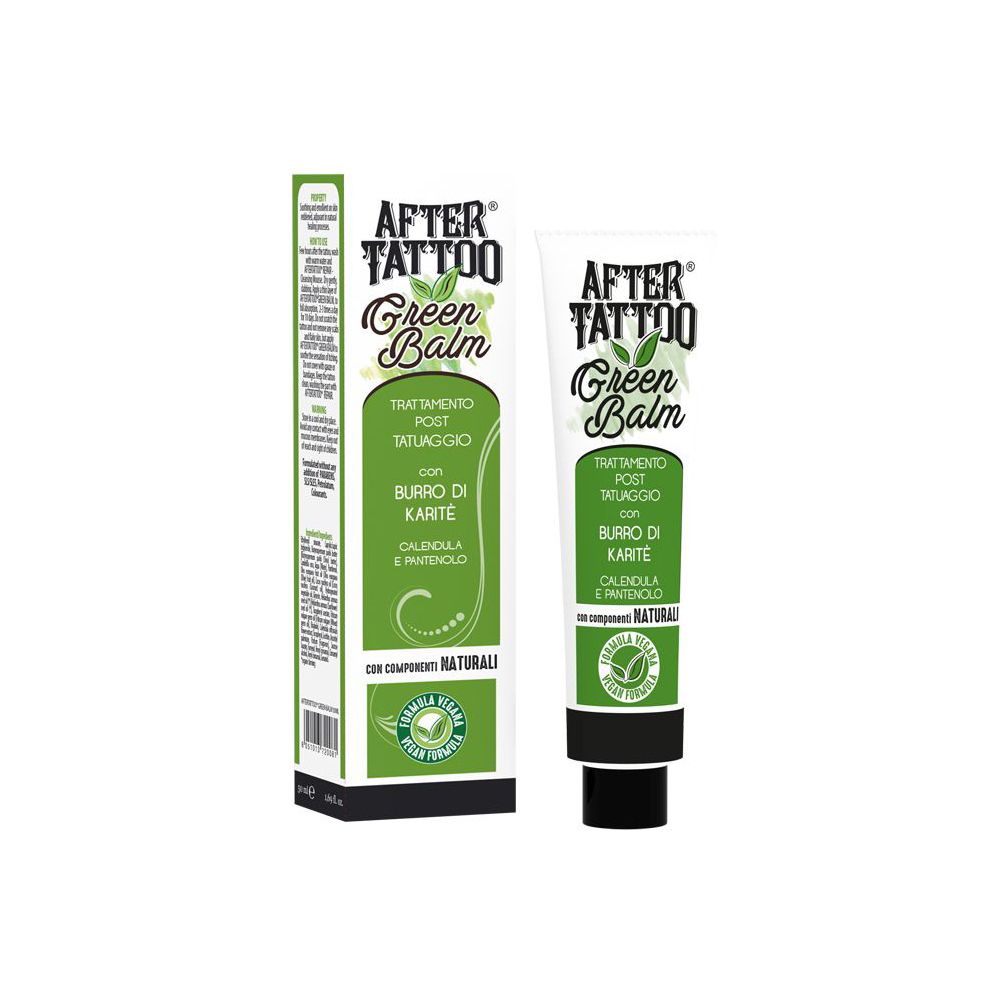Tube und Schachtel mit grünem Aufdruck. Aufschrift: Aftertattoo Green Balm. Enthält Sheabutter, Ringelblume und Panthenol.