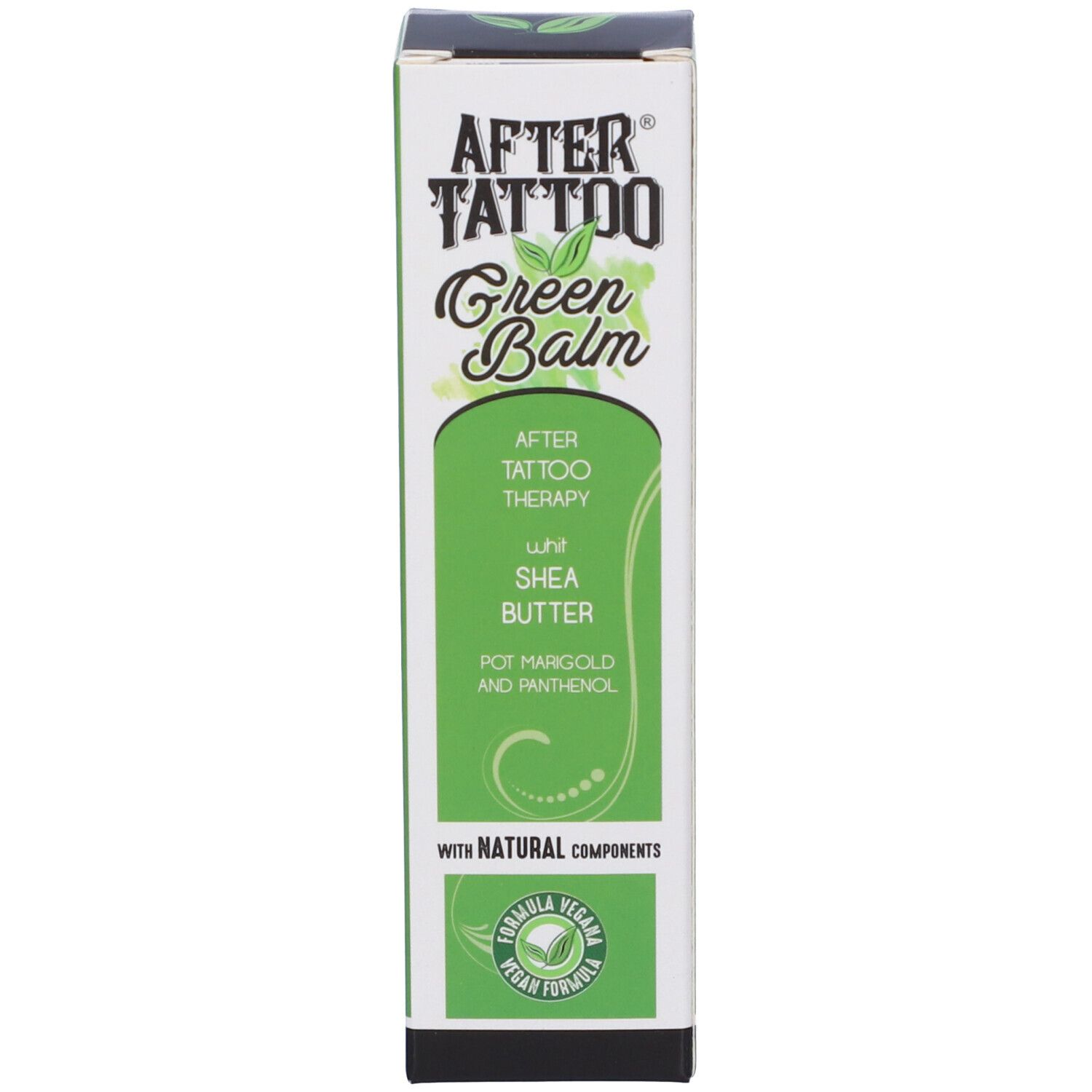 Grüne Schachtel mit weißem Aufdruck. Aufschrift: Aftertattoo Green Balm. Enthält Sheabutter, Ringelblume und Panthenol. Vegan-Siegel.