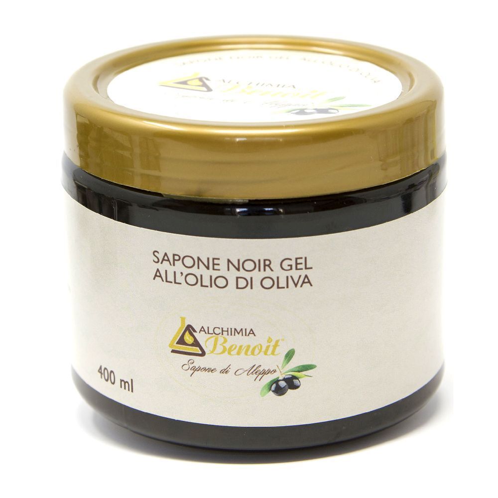 Barattolo nero con coperchio dorato. Etichetta con scritta "Sapone Noir Gel all'Olio di Oliva" e logo Alchemia Benoit. Contenuto 400 ml.