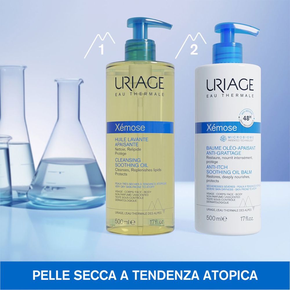 Due flaconi Uriage Xémose. A sinistra: Olio lavante. A destra: Balsamo-olio. Testo: «Pelle secca a tendenza atopica».
