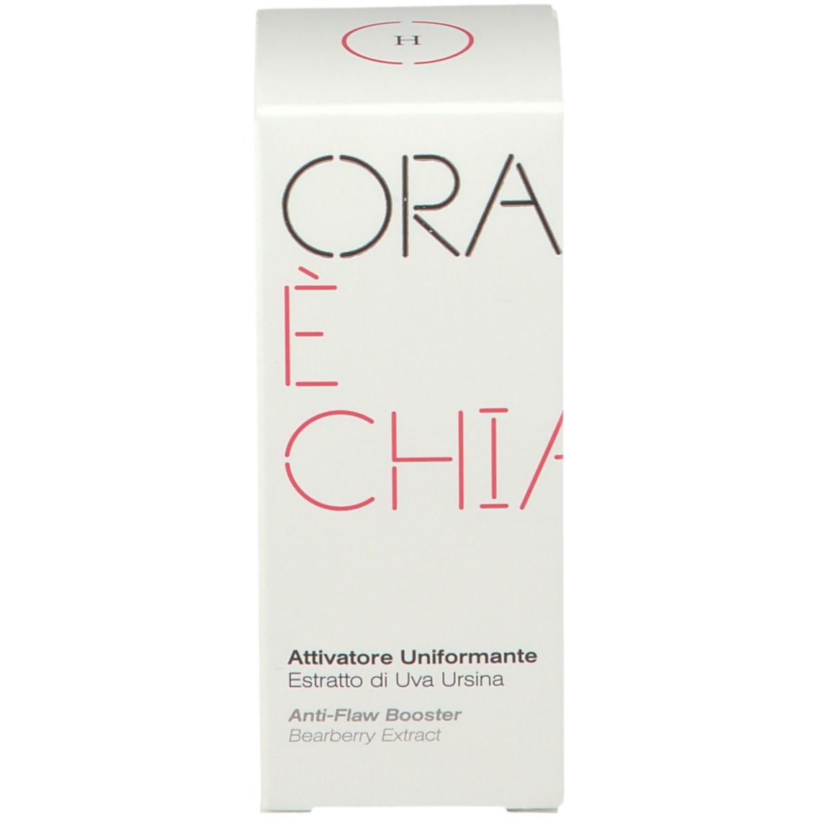 Emballage blanc avec texte rouge et noir. Le texte "ORA È CHIARO" est visible sur l'emballage.