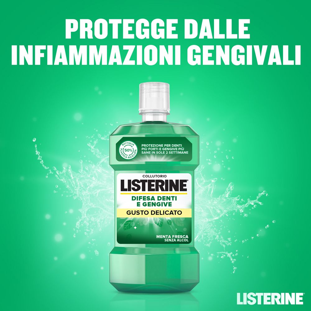 LISTERINE® Flasche vor grünem Hintergrund. Text: Schützt vor Zahnfleischentzündungen. Difesa Denti e Gengive.