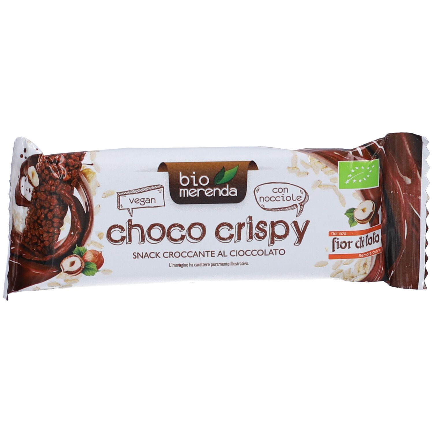 Barretta di cioccolato confezionata. Scritta: "bio merenda choco crispy". Sigilli vegano e biologico. Con nocciole.