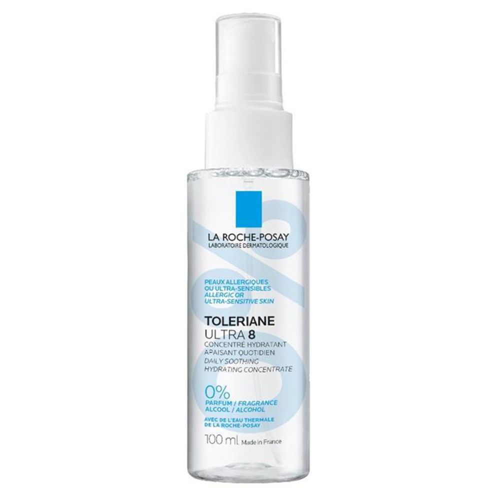 Flacone spray trasparente con erogatore bianco. Etichette blu con nome prodotto e logo. Testo: Toleriane Ultra 8, 0% profumo.