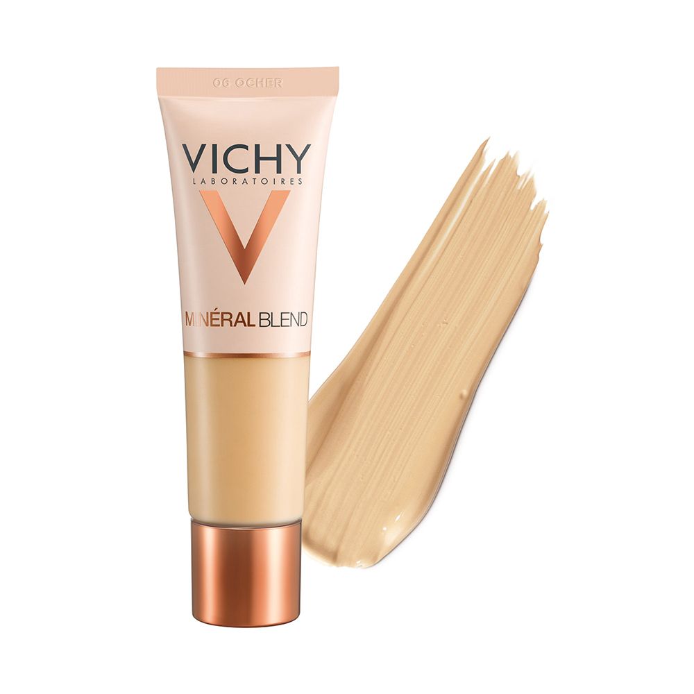 Vichy Mineralblend fondotinta Nr. 06 ocher. Tubo e campione di colore. Logo e nome del prodotto sul tubo. Campione su sfondo bianco.