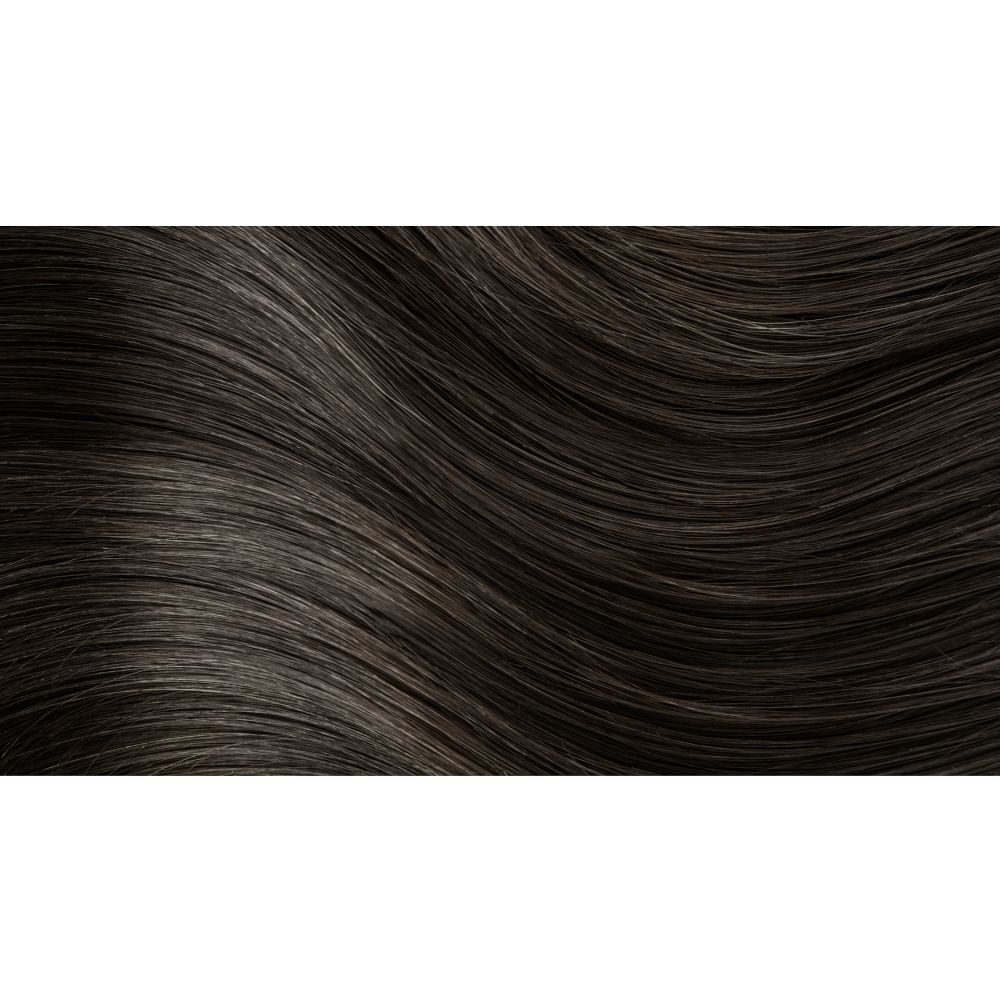 Capelli castano scuro. Primo piano. Ciocche. Texture. Colore naturale. Senza prodotto.