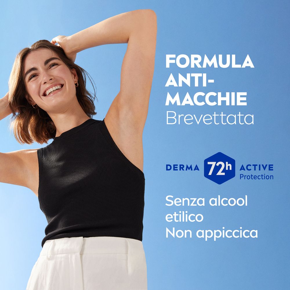 Donna con le braccia alzate. Testo: Formula anti-macchie, senza alcool, non appiccica. Logo: Derma 72h Active Protection.