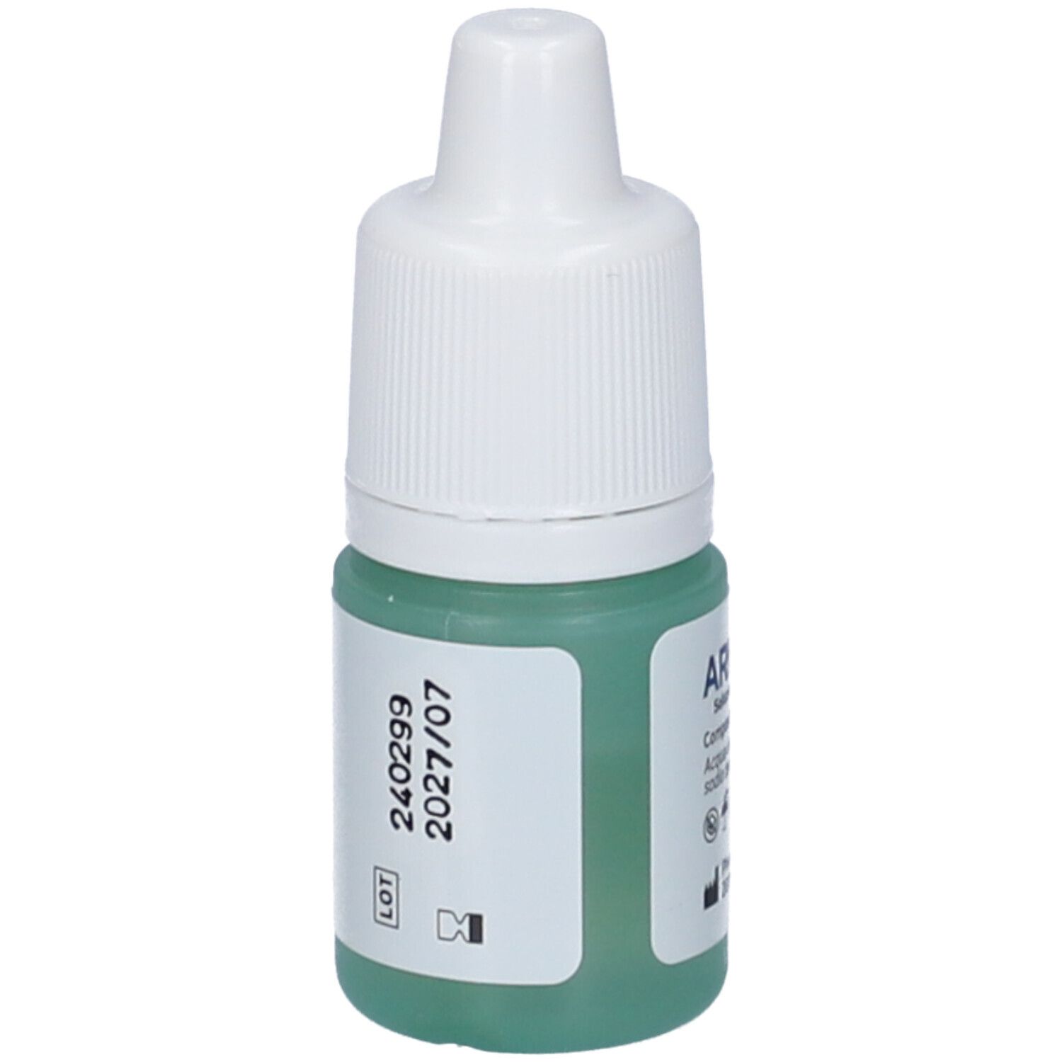 Flacone di collirio con tappo bianco. Liquido verdognolo visibile. Etichetta con numero di lotto e data di scadenza.