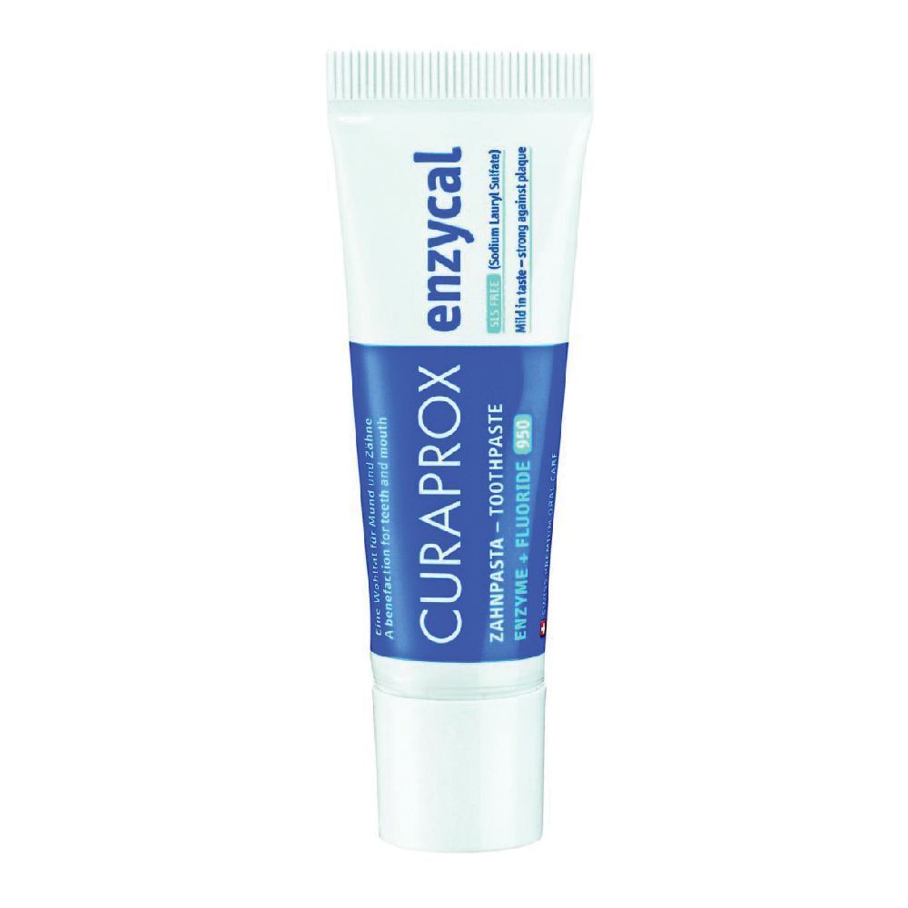 Tubo di dentifricio bianco e blu. Scritta: Curaprox Enzycal, dentifricio, fluoruro. Contiene enzima. Gusto delicato.