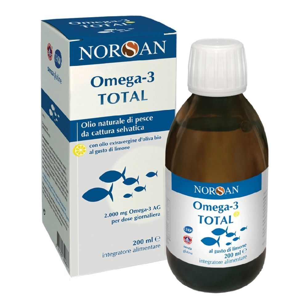 Braune Flasche mit weißem Deckel und Etikett. Auf dem Etikett steht NORSAN Omega-3 TOTAL. Daneben eine Schachtel mit gleichem Design.