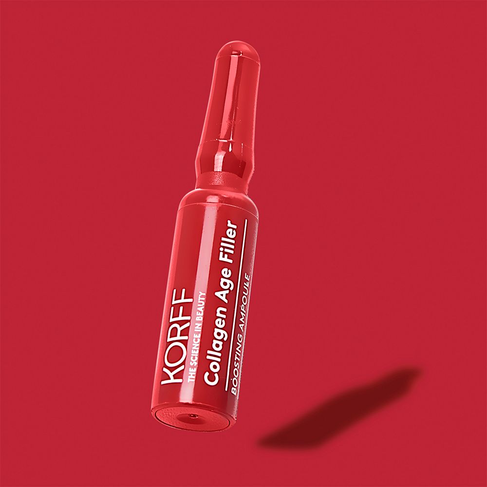 Rote Ampulle mit Produktnamen. Aufschrift: KORFF Collagen Age Filler. Hintergrund: rot.