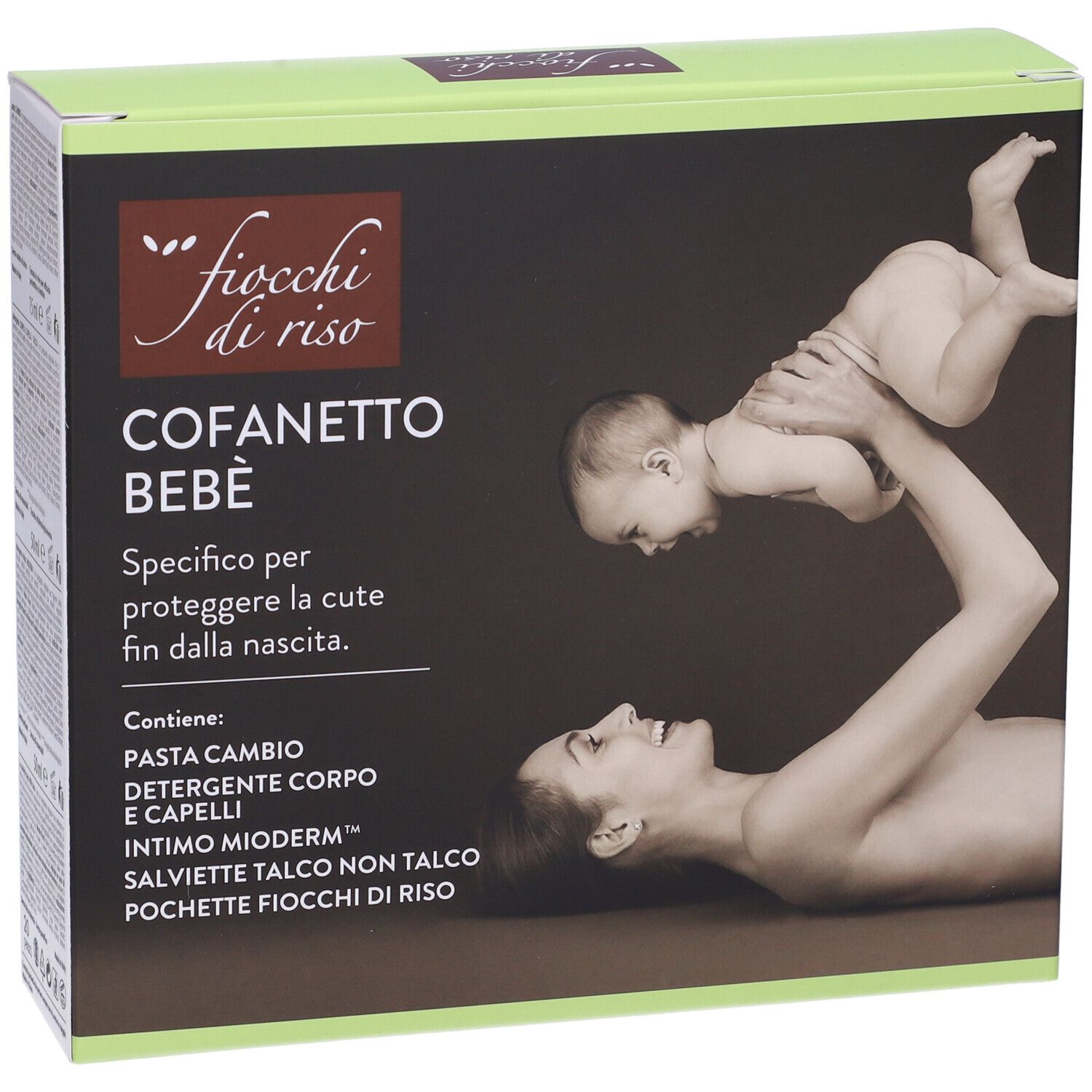 Confezione di prodotti per bambini. Immagine di una madre che lancia un bambino in aria. Scritta: Cofanetto Bebè.