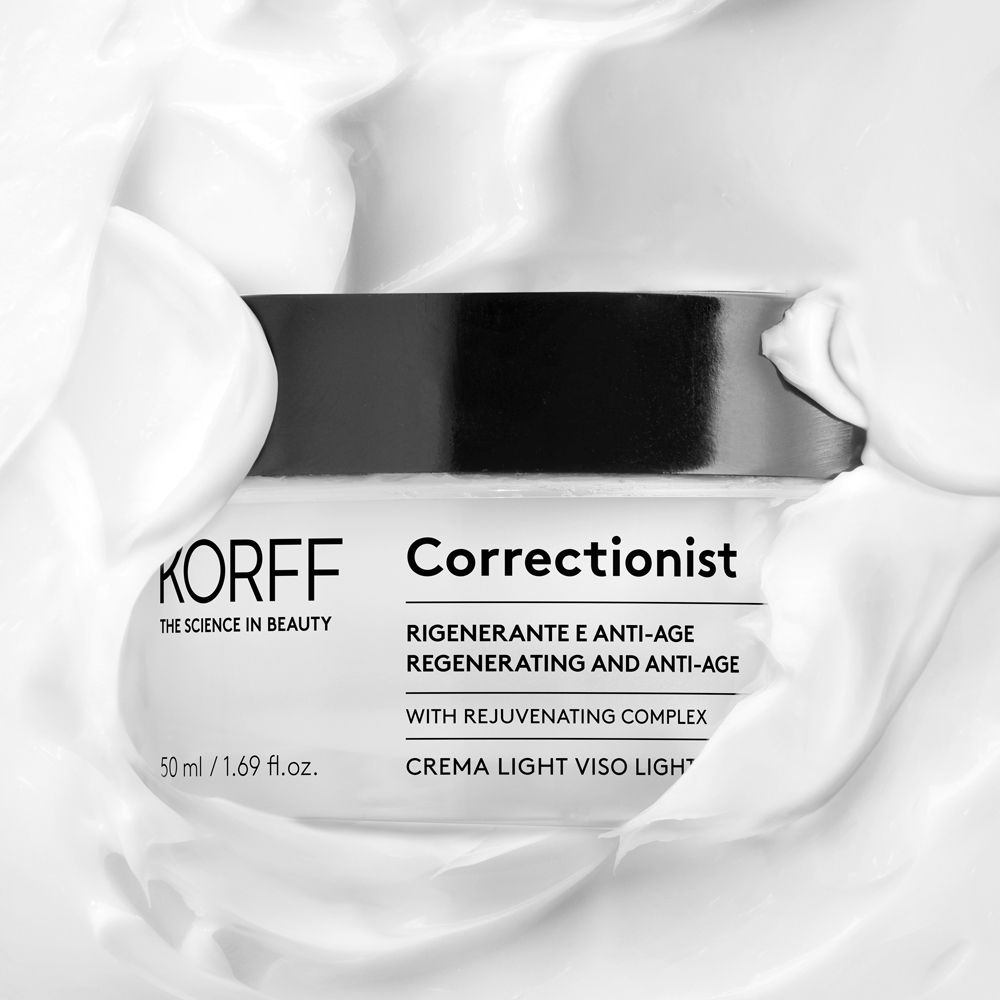 Crema KORFF Correctionist. Vasetto nero circondato da crema. Testo visibile.