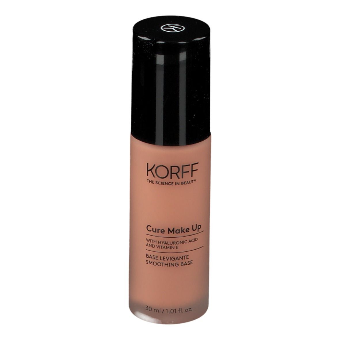 Base KORFF Cure Make Up, flacone con tappo nero. Liquido rosa chiaro. Scritta: KORFF, Cure Make Up, 30 ml.