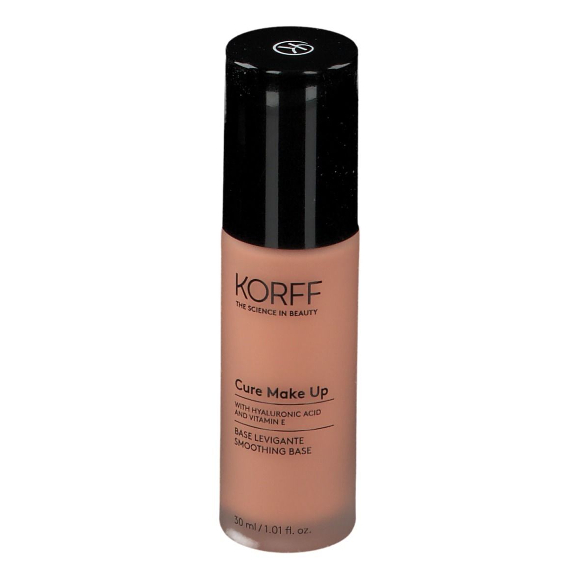 Base KORFF Cure Make Up, flacone con tappo nero. Liquido rosa chiaro. Scritta: KORFF, Cure Make Up, 30 ml.