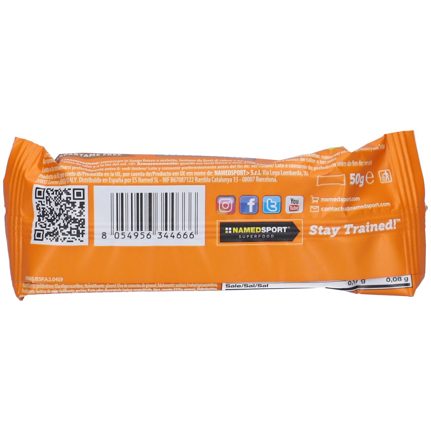Retro della confezione della barretta proteica. Arancione con codice a barre, loghi social e informazioni nutrizionali. 50g.