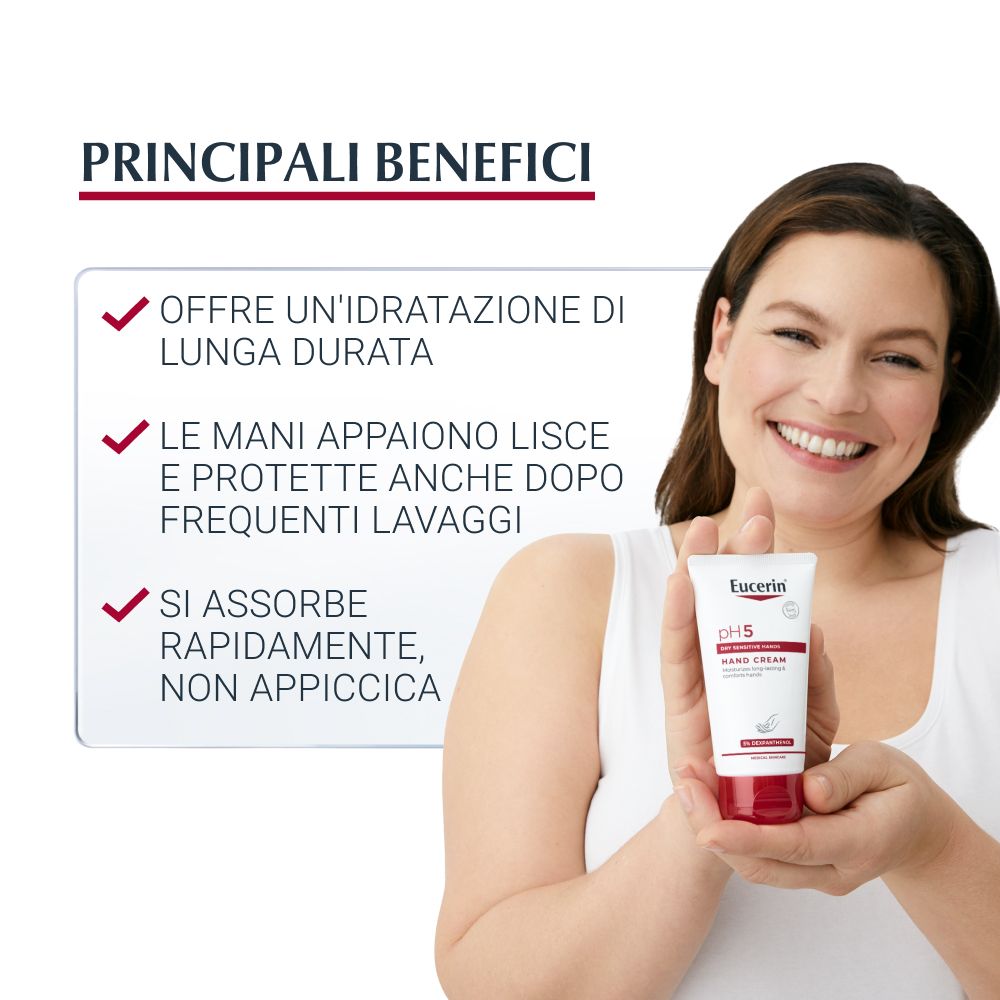 Frau hält Eucerin pH5 Handcreme. Text: Bietet langanhaltende Feuchtigkeit, macht Hände glatt, zieht schnell ein.