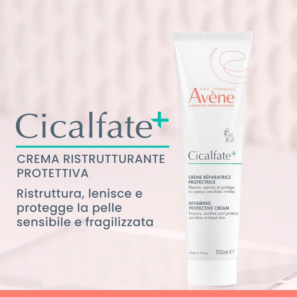 Tubo bianco Avène Cicalfate+. Crema riparatrice protettiva. Logo Avène. Testo in background.