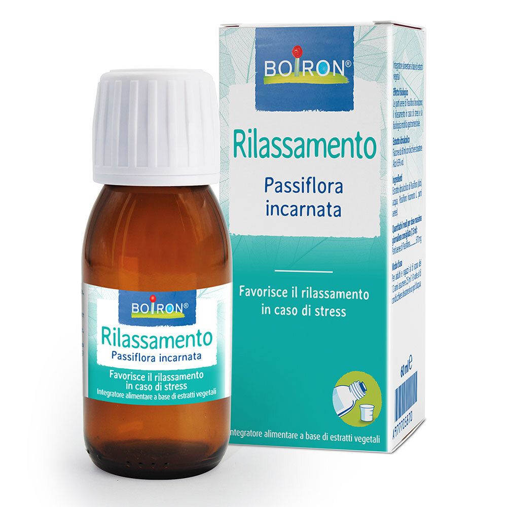 Flacone di vetro marrone e scatola BOIRON Rilassamento. Contiene Passiflora incarnata. Scritto: Favorisce il rilassamento in caso di stress.