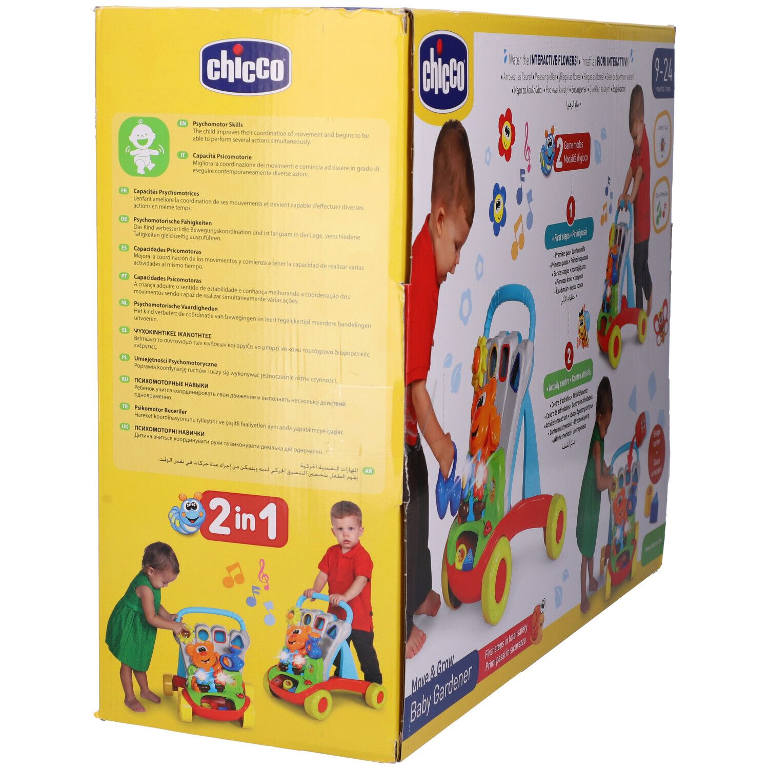 Confezione Chicco Baby Giardiniere. Vista laterale con illustrazioni del giocattolo e informazioni sul prodotto. Logo e nome del prodotto visibili.