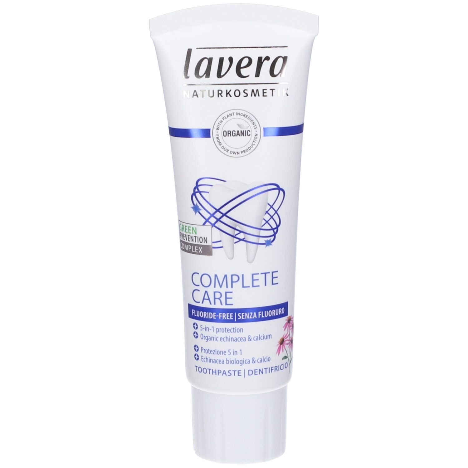 Tubo di dentifricio Lavera. Bianco, dettagli blu. Scritta 'Lavera'. 'Complete Care' e 'Fluoride-Free' visibili.
