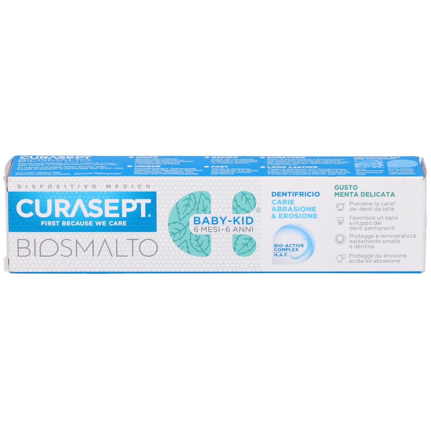 Zahncreme-Schachtel. CURASEPT BIOSMALTO, BABY-KID, 6 MESI-6 ANNI. Medizinprodukt. Blaue und weiße Verpackung.