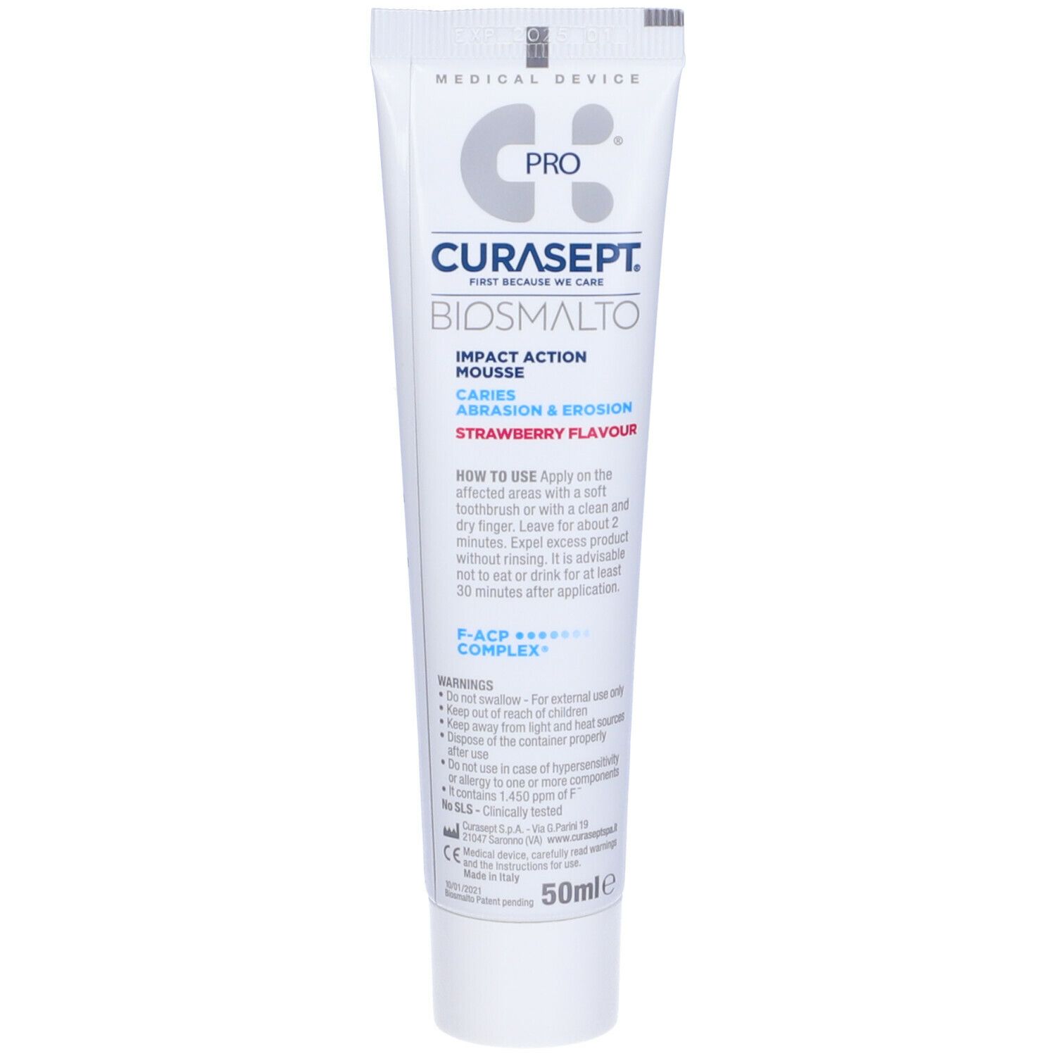 Tubo bianco CURASEPT BIOSMALTO Mousse. Scritta: C+ Pro, Impact Action Mousse, Carie, Abrasione & Erosione, Gusto Fragola. 50ml.