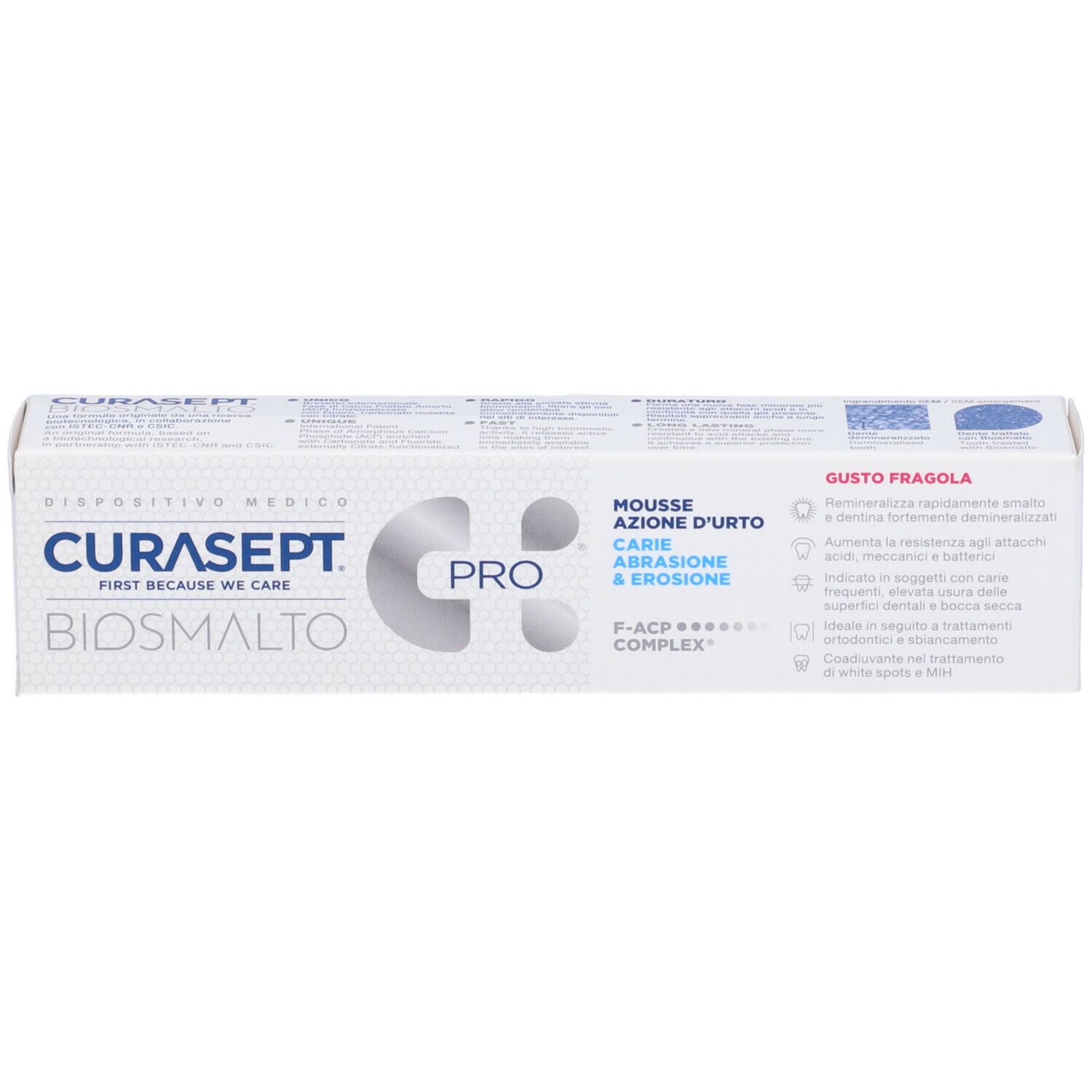 Scatola bianca CURASEPT BIOSMALTO Mousse. Scritta: C+ Pro, Impact Action Mousse, Carie, Abrasione & Erosione, Gusto Fragola.